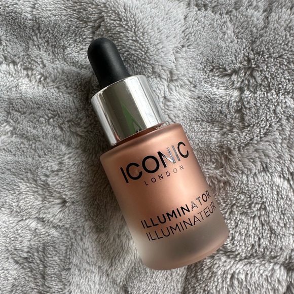 Iconic London illuminator- blush - Picture 5 of 8